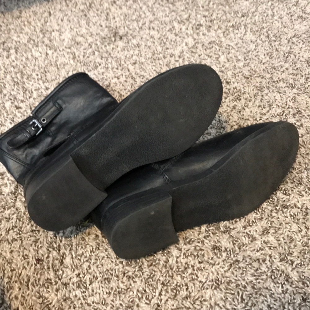 Black boots - Picture 3 of 3
